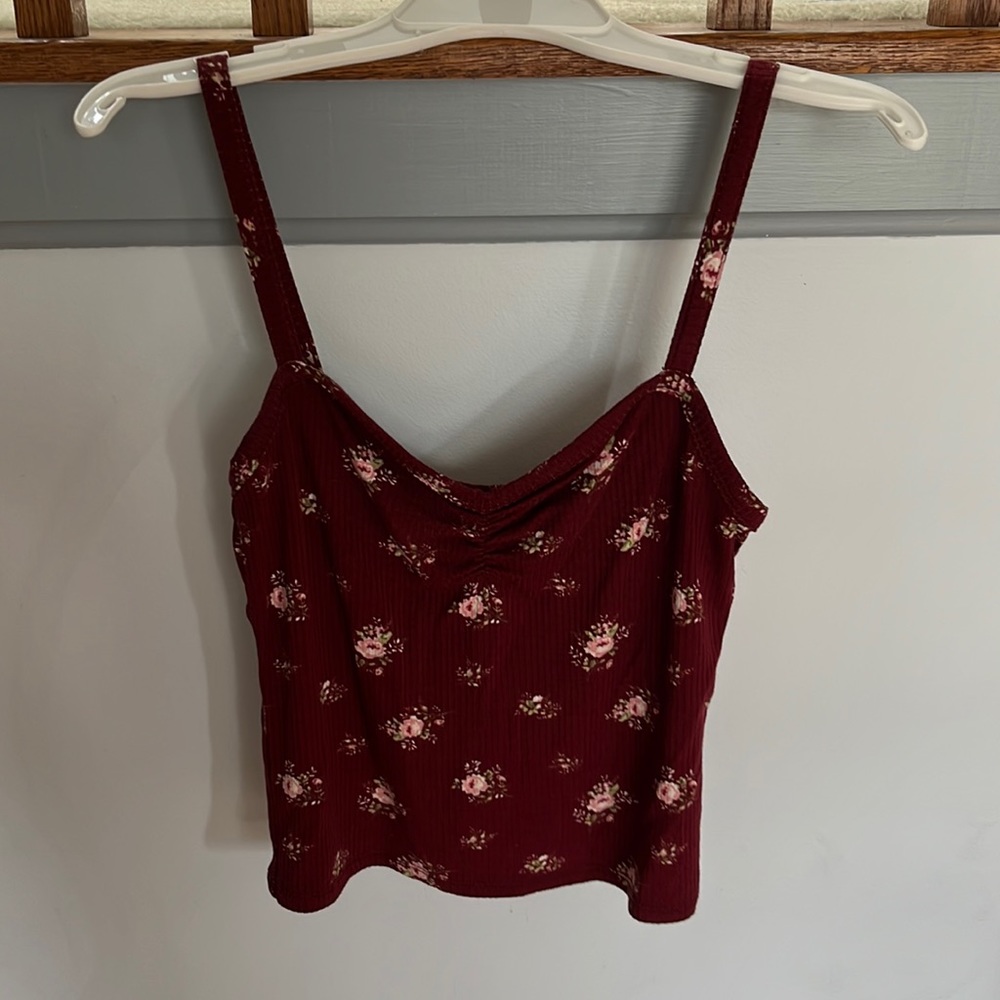 Cute Small strap floral crop top, never worn, no damages